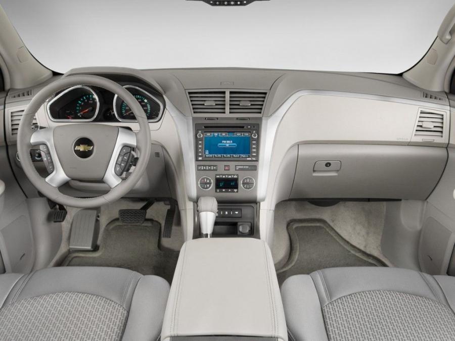  Chevrolet Traverse LT 2008 года  (фото 2 из 12)